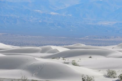 La posibilidad de observar kilómetros y kilómetros de arena también existe en la Argentina