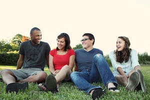 La posibilidad de una amistad sincera entre hombres y mujeres genera un debate que combina factores culturales, psicológicos y sociales (imagen ilustrativa)