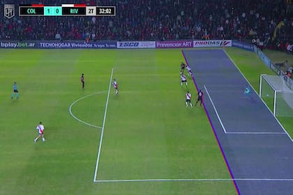 La posición de Ramón Wanchope Ábila en el gol que Patricio Loustau sí dio por legítimo, a los 26 minutos del segundo tiempo, luego de una extensa consulta al VAR.
