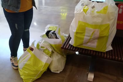La postal de clientes saliendo con varias bolsas del local de Falabella en Unicenter es muy difícil de ver en otro comercio argentino