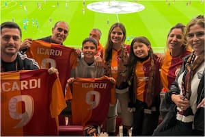 La postal de la China Suárez y amigos en la platea del Galatasaray