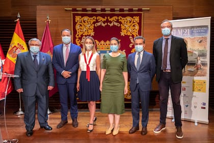 La postal de la presentación de la Feria del Libro de Madrid, donde el embajador colombiano (segundo desde la izquierda) realizó polémicas declaraciones sobre la lista de autores invitados