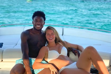 La postal del futbolista del Bayern Munich y la jugadora del PSG que generó el odio de algunos usuarios de redes sociales. Crédito: Instagram