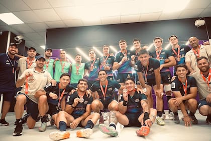 La postal final de Los Pumas 7s en Valladolid, con las medallas de bronce