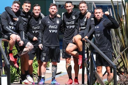 La postal que La Pulga compartió con los jugadores de la Selección