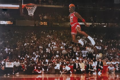 La póster que todos los amantes del básquetbol pegaron en su pieza. MJ y un salto inolvidable desde la línea de libres