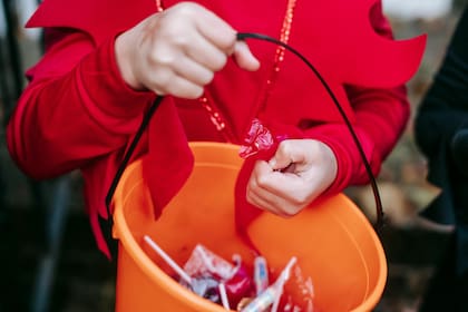 La práctica de pedir dulces se originó en Irlanda, Escocia y Gales en la Edad Media