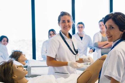 La práctica incluye pacientes ficticios