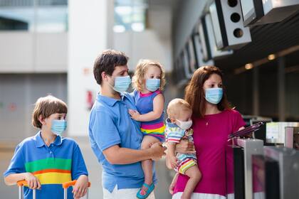 La práctica previa es crucial, especialmente con niños pequeños que previamente no han tenido que usar barbijo