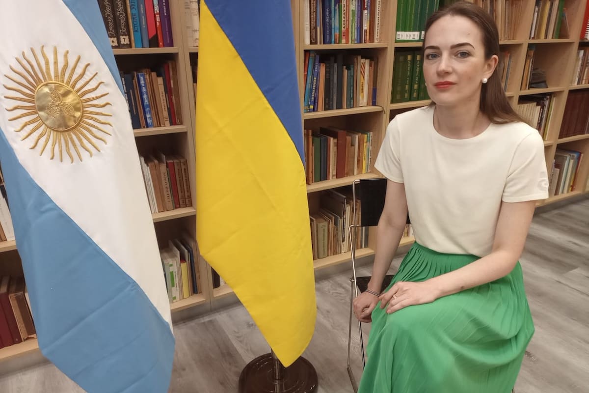 La Premio Nobel de la Paz, Oleksandra Matviichuk, en la sede de la Asociación Ucrania de Cultura "Prosvita" de Buenos Aires