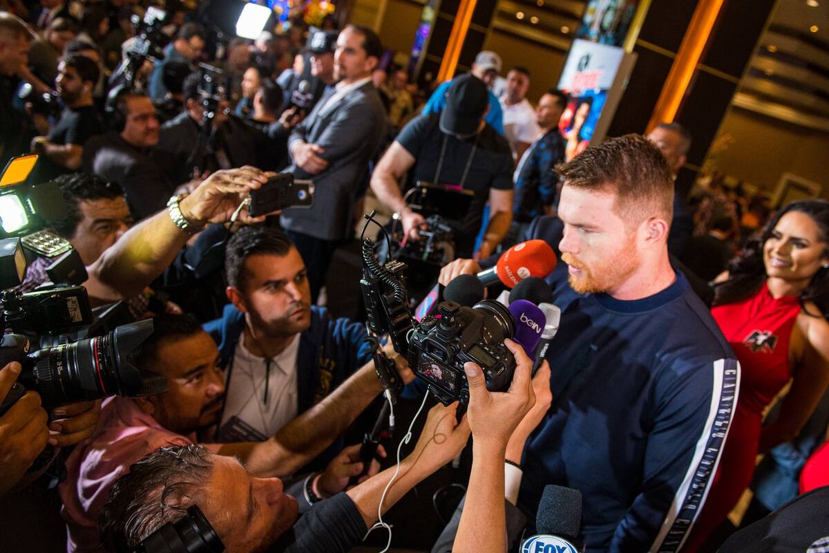 La prensa rodea a Canelo Alvarez, que quiere imponer un nuevo reinado en el boxeo.