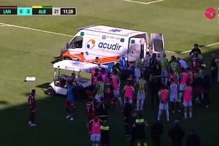 Choque de cabezas, convulsiones y ambulancia en el agónico triunfo de Aldosivi sobre Lanús