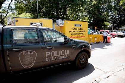 La presencia de la Policía de la Ciudad frente a la UFU del Santojanni