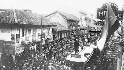 La presencia de los aviones colombo-alemanes fue celebrada por la multitud en Bogotá.