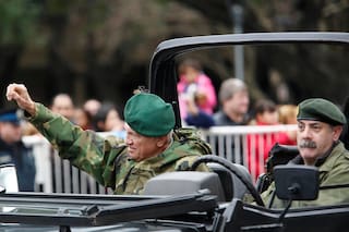 El Gobierno se desligó de la presencia de Aldo Rico en el desfile del Bicentenario
