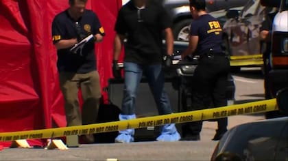La presencia policial en el lugar del tiroteo en Biddeford, Maine, que involucró a agentes del ICE