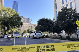 Hombre con pistola y cuchillo es abatido fuera de tribunal en Nashville