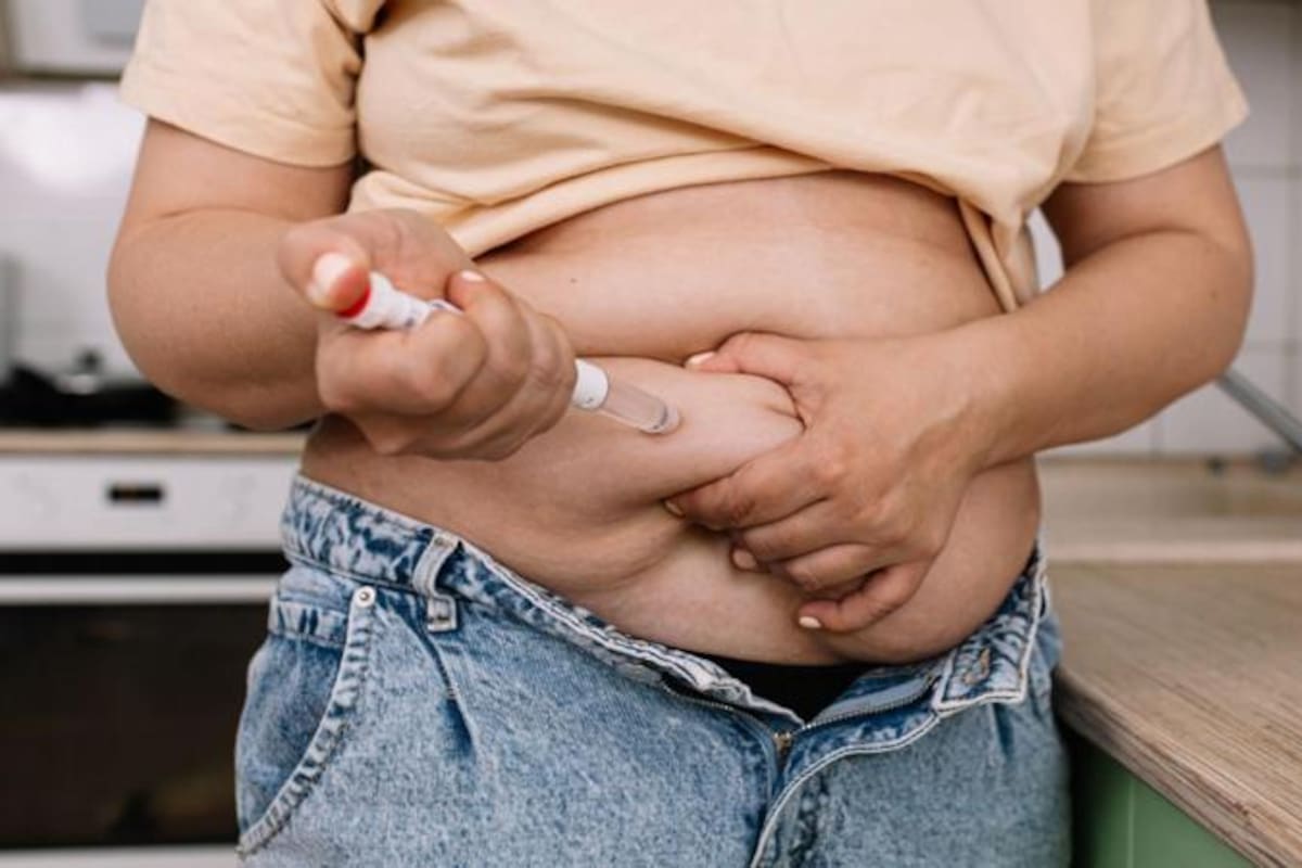 La presentación comercial de Mounjaro incluye un dispositivo inyector prellenado de aplicación semanal que debe conservarse obligatoriamente bajo cadena de frío