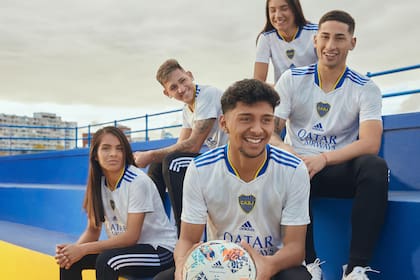 La presentación de la nueva camiseta de Boca estuvo a cargo de juveniles del club