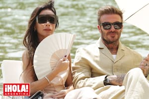 La presentación de Le Chouchou, la colección otoño-invierno 2023-2024 de la casa, sorprendió con una de las puestas en escena más ocurrentes de la temporada parisina, y el matrimonio Beckham estuvo en primera fila.