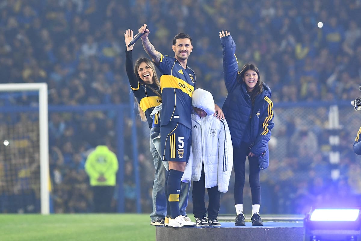 La presentación de Leandro Paredes en el estadio de Boca Juniors; con su familia y ante miles de hinchas