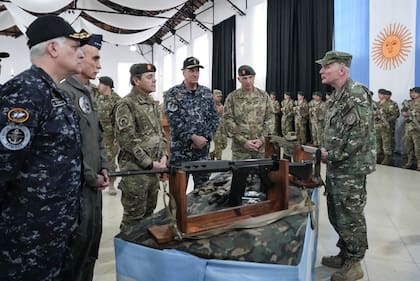 La presentación de los fusiles ARAD-5 y ARAD-7 en el Regimiento de Infantería 1 Patricios