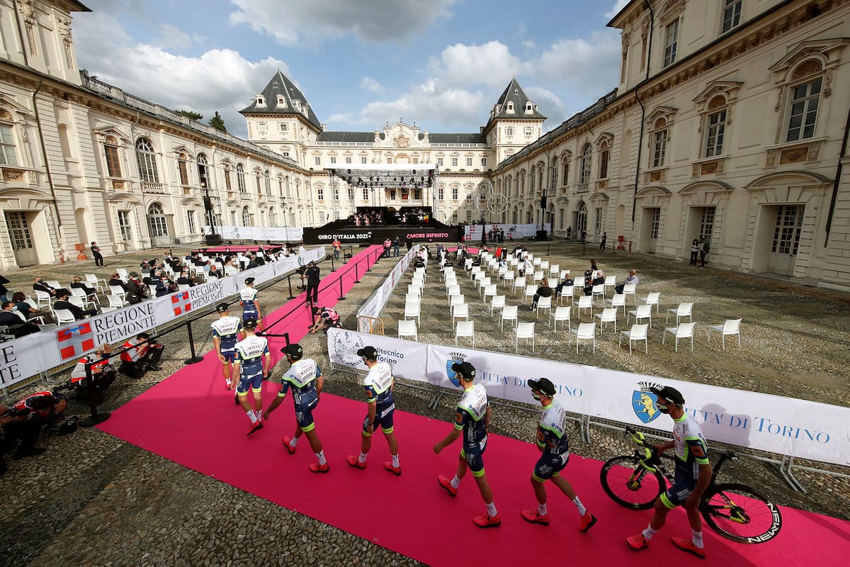La presentación del Giro de Italia tuvo lugar en el Castillo de Valentino, de Turín, la ciudad donde este sábado se largará la primera de las tres grandes carreras anuales del ciclismo mundial.