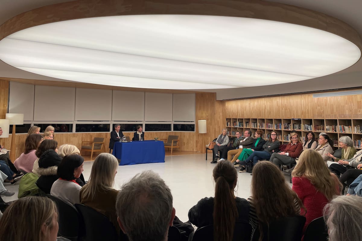 La presentación del libro en el Northlands, con la participación de Carlos M. Reymundo Roberts