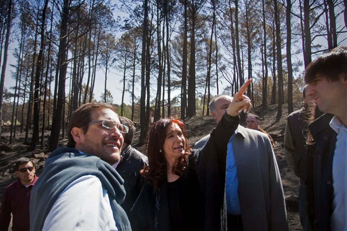 La Presidenta ayer en Yacanto, junto a Bossio y Martín Gill, rector de la Universidad de Villa María