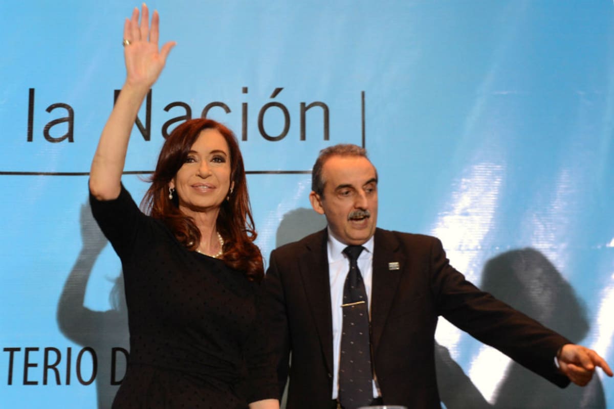 La presidenta Cristina Kirchner y el secretario de Comercio Interior, Guillermo Moreno, durante el lanzamiento del control de precios Mirar para Cuidar