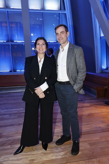 La presidenta de arteba Fundación, larisa Andreani, junto a su vicepresidente, Federico Braun (h)