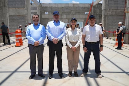 La presidenta de Costa Rica, Laura Fernández, en el sitio de construcción del Centro de Alta Contención de la Criminalidad Organizada (CACCO), en Alajuela, Costa Rica. Fuente: X