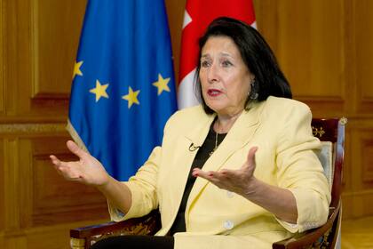 La presidenta de Georgia, Salome Zourabichvili, había vetado la ley la semana pasada, pero el partido gobernante anuló el veto y siguió adelante con la aprobación.