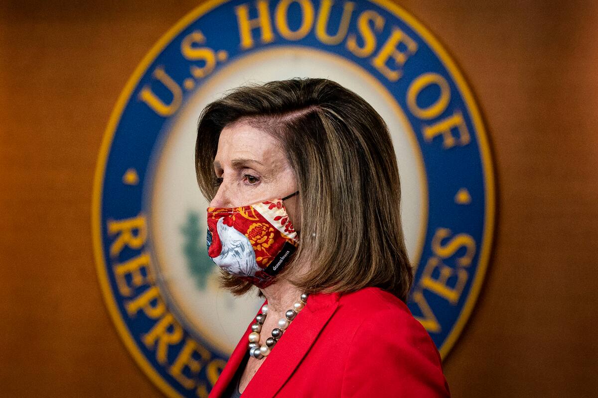 La presidenta de la Cámara de Representantes, Nancy Pelosi, durante su conferencia de prensa semanal en el Centro de Visitantes de la Cámara en el Capitolio de Estados Unidos el 6 de noviembre de 2020 en Washington, DC