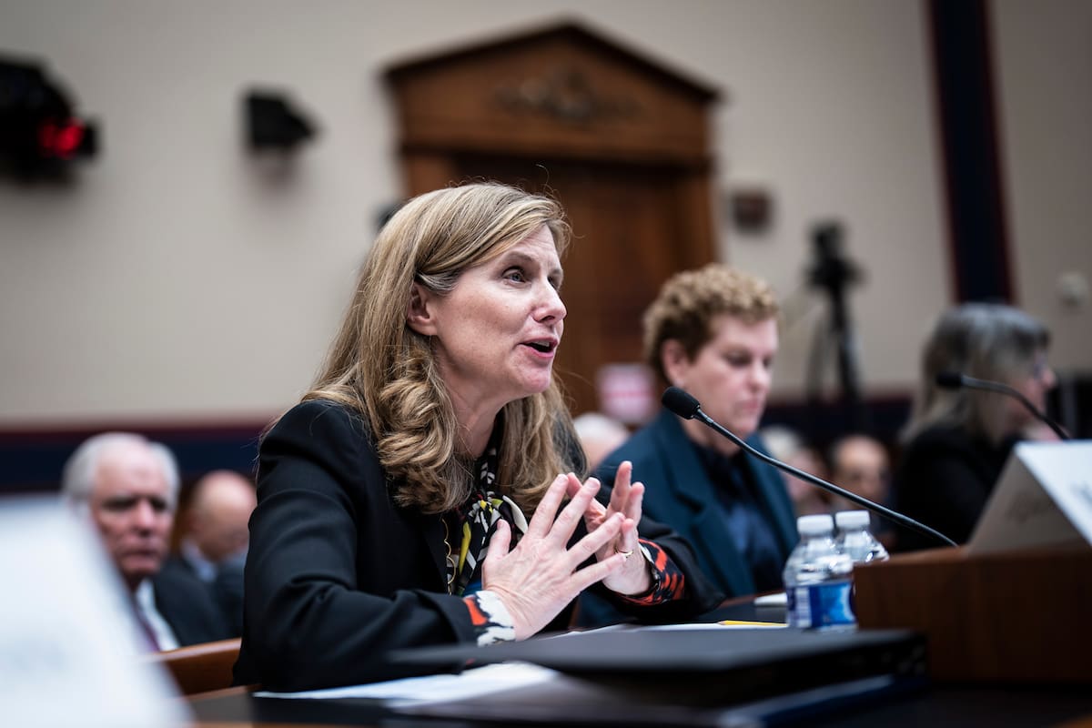 La presidenta de la Universidad de Pensilvania, Liz Magill, testifica durante una audiencia del Comité de Educación y Fuerza Laboral de la Cámara de Representantes sobre cómo responsabilizar a los líderes universitarios y enfrentar el antisemitismo en Capitol Hill el martes 5 de diciembre de 2023