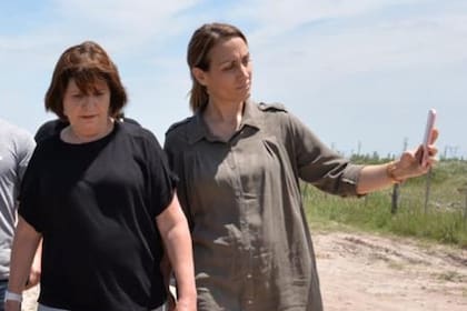 La Presidenta del PRO Nacional, Patricia Bullrich, acompañada por Florencia Arietto, Alejandro Finocchiaro, Gustavo Ferragut y el Diputado Nacional Héctor “Toty” Flores, visitó la Reserva Ecológica “Bosques”, de Ciudad Evita, lugar que sufre usurpaciones