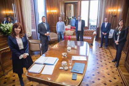 La presidenta del Senado, Cristina kirchner, y su par de Diputados, Sergio Massa, juntos esta tarde tras firmar la paritaria de trabajadores del Congreso.