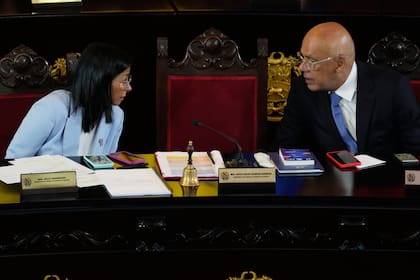 La presidenta interina de Venezuela, Delcy Rodríguez, y su hermano Jorge, presidente de la Asamblea Nacional