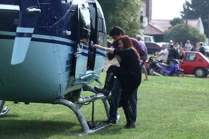La Presidenta llegó en helicóptero y visitó las zonas afectadas