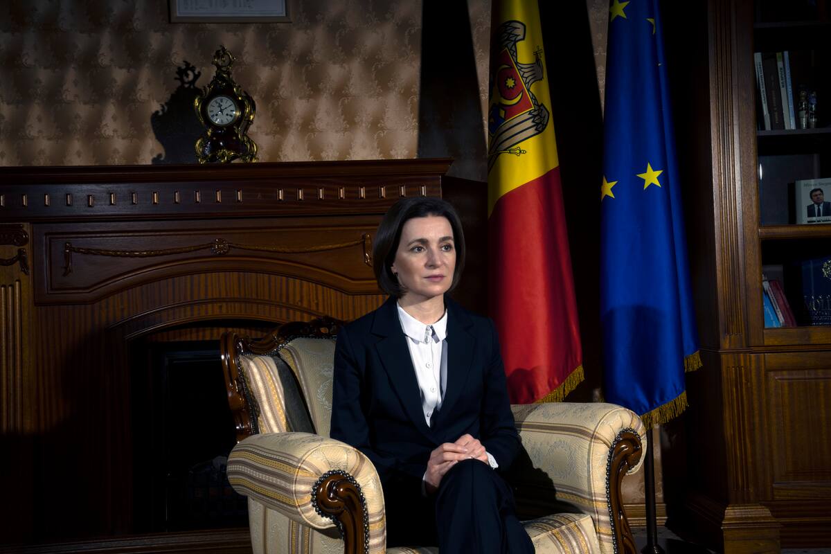 La presidenta Maia Sandu de Moldavia en su oficina en Chisinau, la capital, el 7 de abril de 2022. "Somos un país frágil en una región frágil", dice. (Cristian Movila/The New York Times)