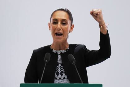 La presidenta mexicana, Claudia Sheinbaum, habla en el Palacio Nacional en la Ciudad de México.