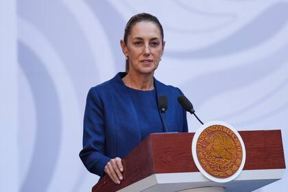 La presidenta mexicana Claudia Sheinbaum presenta una nueva estrategia de seguridad contra la violencia en el estado de Michoacán, en el Palacio Nacional