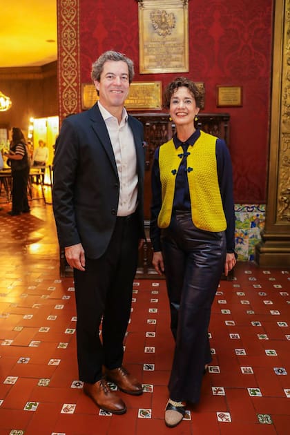 La presidente de la Asociación Amigos del Teatro Nacional Cervantes, Carolina Petroni de Bereciartua, junto a su marido, el ministro de Infraestructura y Movilidad de la Ciudad de Buenos Aires, Pablo Bereciartua
