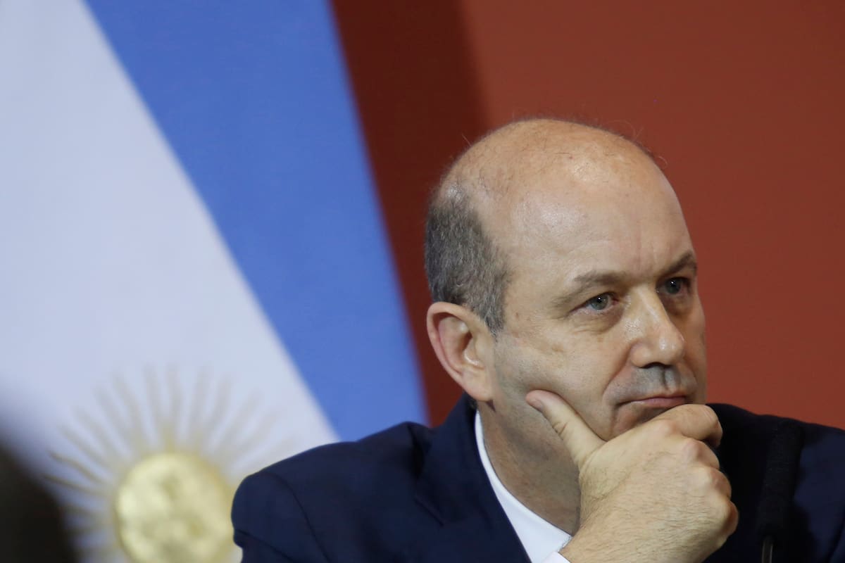 La “presión sobre Sturzenegger”, la pregunta que hizo cambiar de idioma a Macri