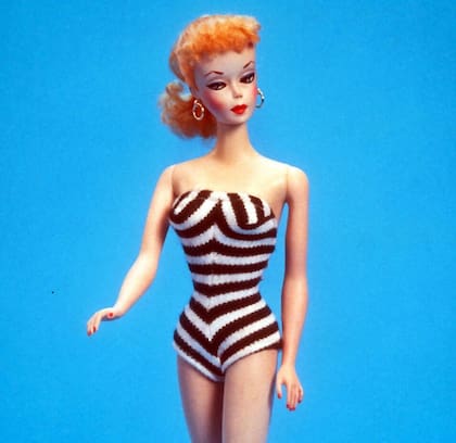 La primera Barbie fue un éxito de ventas, pero Ruth tuvo que convencer a los hombres de Mattel de que una muñeca con forma de mujer sería popular entre las niñas