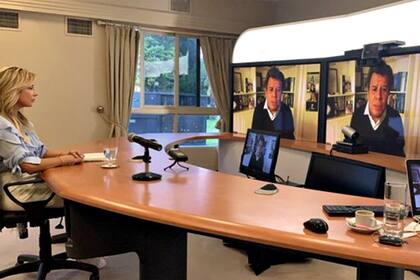 La Primera Dama en una reunión virtual junto al neurólogo