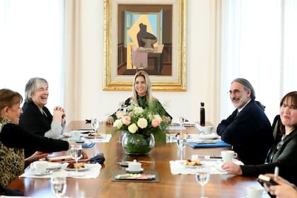 La primera dama, Fabiola Yáñez, se reunió con el ministro Luis Basterra y la presidenta del Inta, Susana Mirassou
