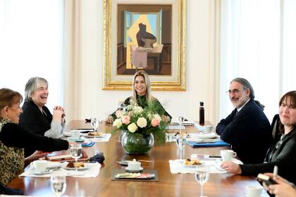 La primera dama, Fabiola Yáñez, se reunió con el ministro Basterra y la presidenta del Inta