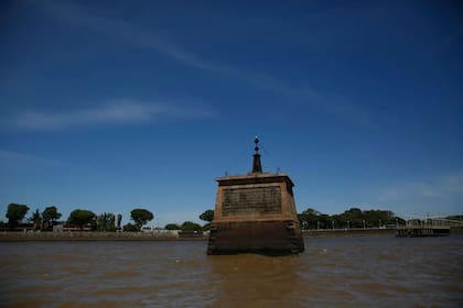 La primera de las tres casitas en el río que alimentó la planta potabilizadora de Palermo con agua del Río de la Plata