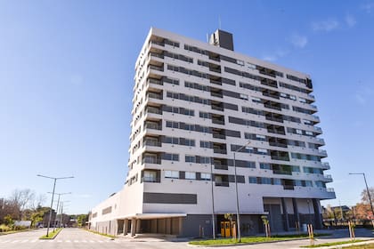 La primera escuela del barrio Estación Buenos Aires tiene una infraestructura innovadora y propuestas pedagógicas de vanguardia para enfrentar los desafíos laborales del futuro.